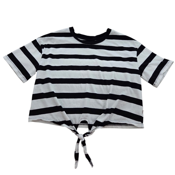 Levi's Black and White Short Sleeve Crop T-Shirt - Picture 1 of 5